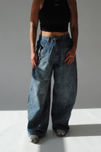 Load image into Gallery viewer, Baggy Barrel Fit Jeans
