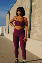 Load image into Gallery viewer, TDRX. Logo Leggings in Berry
